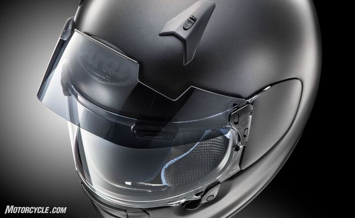 mo tested arai regent x review, When riding in varied light conditions the optional Arai Pro Shade adds convenience and safety