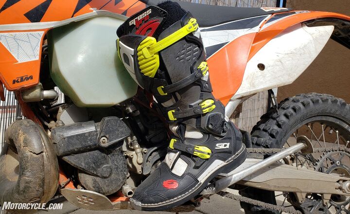 mo tested sidi crossfire 3 review, The Crossfire 3 weighs in at 4 5 pounds per boot making them a middleweight between my Alpinestars Tech 10s and TCX Comp Evos