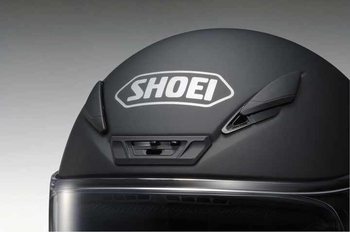 shoei rf 1200 preview, The center vent was added in the transition from the RF 1100 to the RF 1200