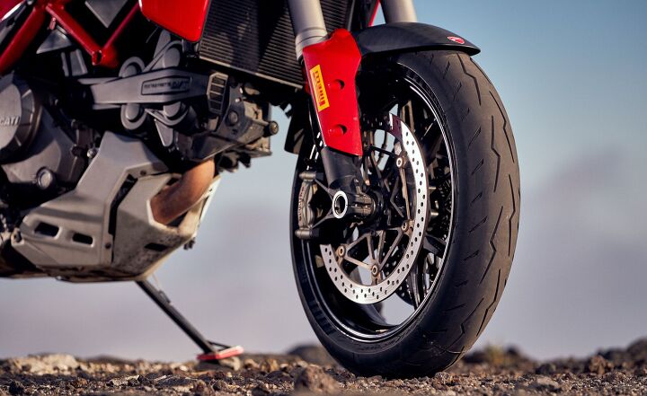 Look beyond the cool flash grooves, and you’ll see that the edge of the tire is essentially a slick.