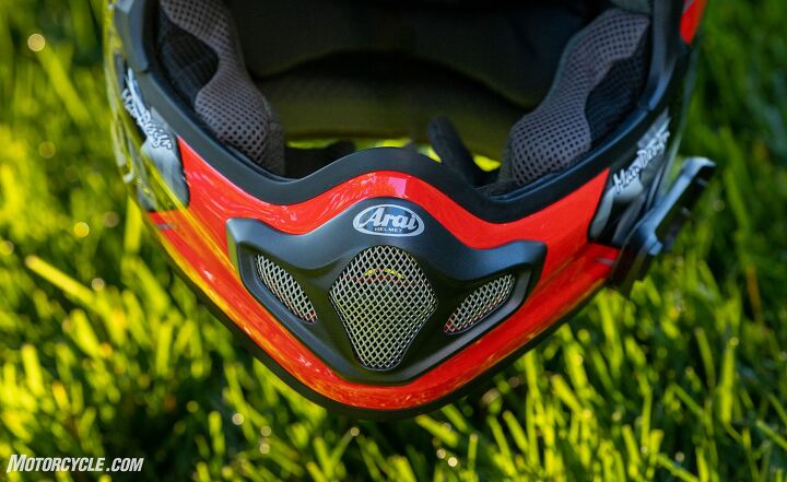 While the chin bar may not offer the breathing room of other off-road helmets, the vent flows plenty of air, and structure allows for the R75 Shape.