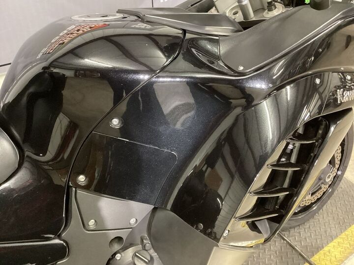 only 46191 miles two brothers carbon fiber exhaust passenger backrest handlebar