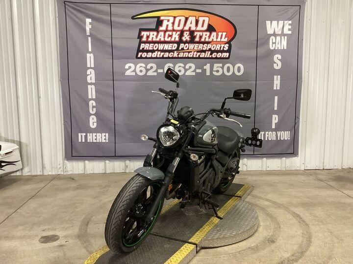only 1911 miles abs fuel injected 6 speed trans and more nice blacked out