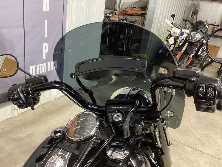only 11 269 miles aftermarket exhaust hd cvo style wind splitter windshield