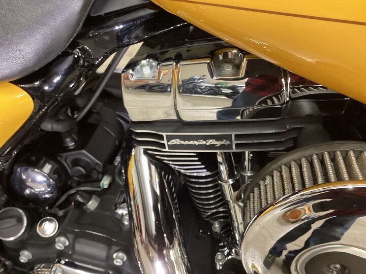 only 24 699 miles screamin eagle heads vance and hines 2 into 1 exhaust