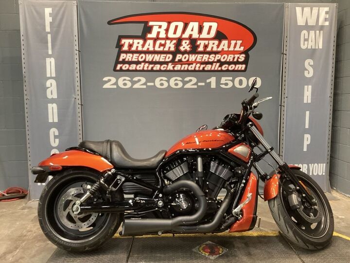 only 6952 miles vance and hines 2 into 1 black exhaust smoked lenses new tires