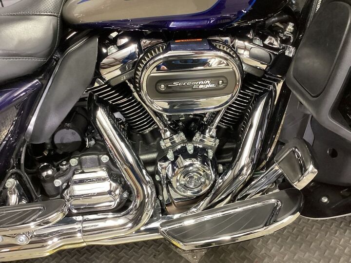 only 10 222 miles 1 owner 114 screamin eagle motor vance and hines exhaust