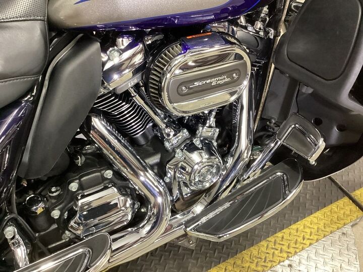 only 10 222 miles 1 owner 114 screamin eagle motor vance and hines exhaust
