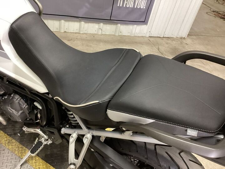 only 3830 miles 1 owner givi top box sargent riders seat full crash cage givi