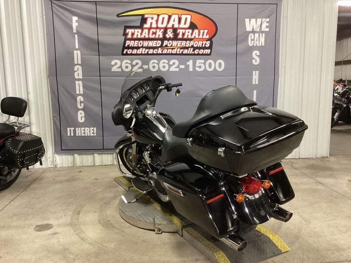 only 9259 miles 1 owner hd detachable tour pack docking hardware hd tour seat