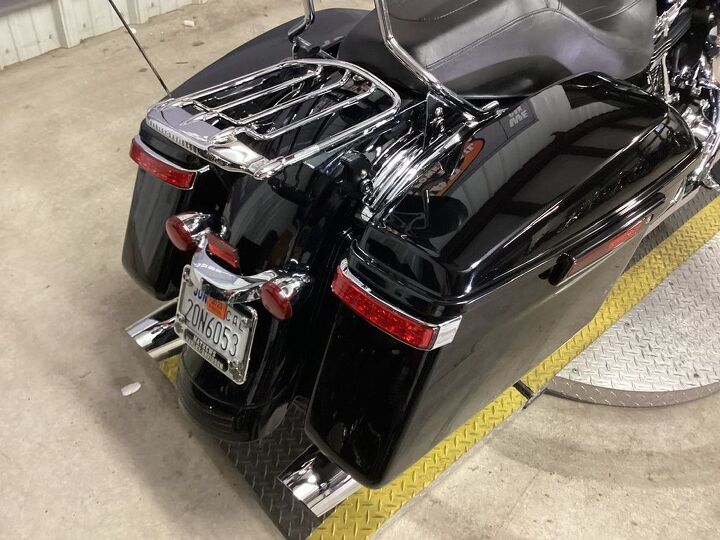 51 675 miles 1 owner led headlight rack passenger backrest docking hardware