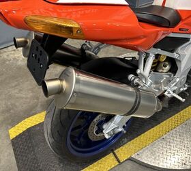 only 19 284 miles factory akrapovic exhaust ohlins rear reservoir shock