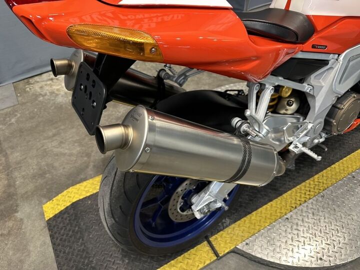 only 19 284 miles factory akrapovic exhaust ohlins rear reservoir shock