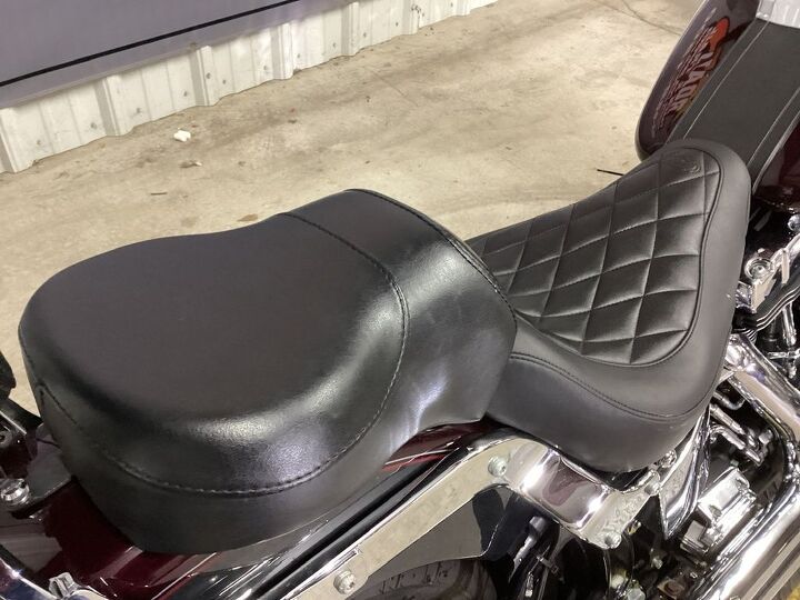 only 23 746 miles vance and hines exhaust mustang quilted riders seat backrest