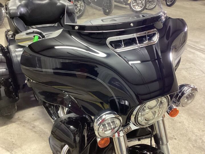 only 19 996 miles vance and hines exhaust hd daymaker led headlight and spots