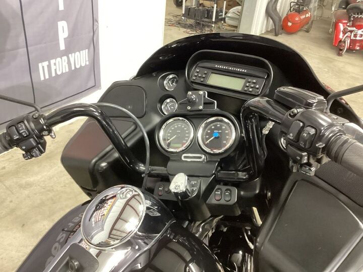 only 35 132 miles screamin eagle heads vance and hines 2 into 1 pro pipe