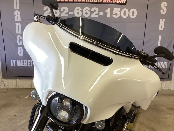 wow factor only 8799 miles 1 owner hd cvo agitator wheels black forks hd