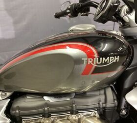 only 711 miles 1 owner factory warranty through 11 3 2023 triumph hard mounted