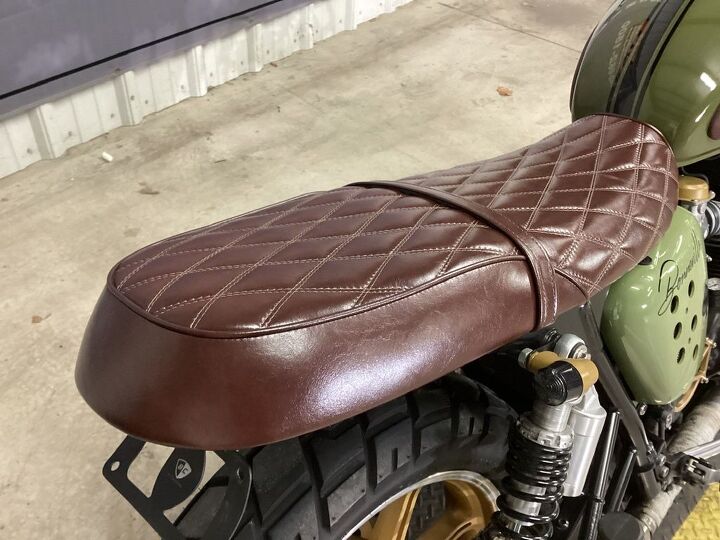 only 2646 miles custom paint custom side covers aftermarket quilted seat