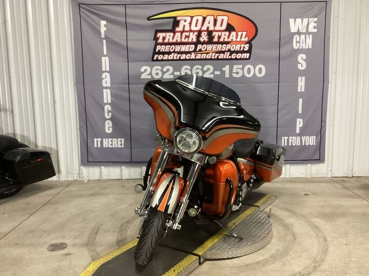 wow factor only 51 084 miles 110 screamin eagle motor vance and hines black