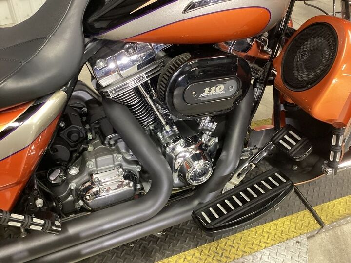 wow factor only 51 084 miles 110 screamin eagle motor vance and hines black