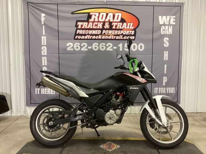 only 23 953 miles abs rear rack and passenger grab handles led front signals