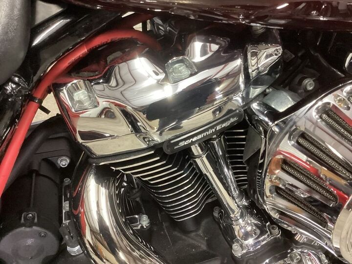 wow factor only 19 279 miles screamin eagle 128 stage iv big bore engine