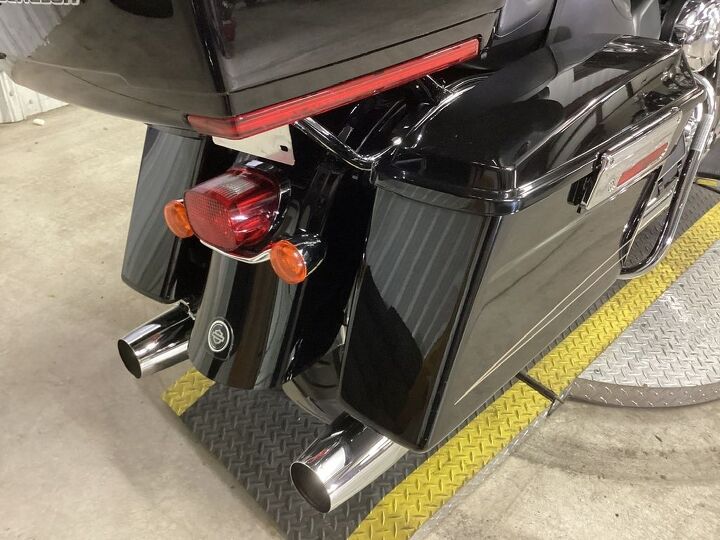 50 538 miles upgraded exhaust led rack riders backrest chrome rear speaker