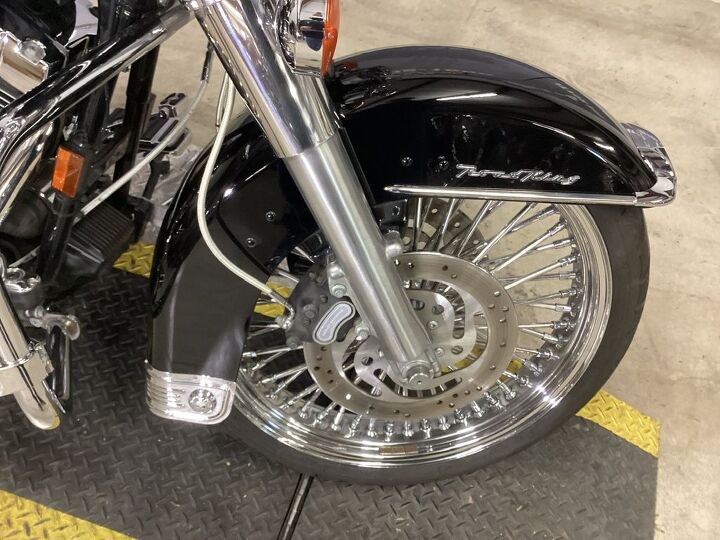 only 27 997 miles 21 and 16 chrome fat spoke wheels custom painted extended