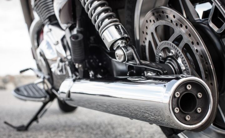 2014 triumph thunderbird commander and thunderbird lt first ride review, The Commander gets a round exhaust tip while the LT s is a tri oval Internally they are the same