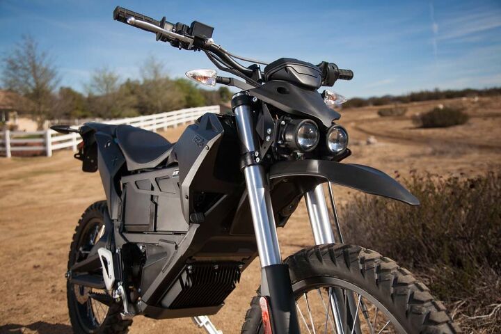 2014 zero fx dirt review video, Visually the biggest change from last year s FX is the inclusion of dual projector beam headlights The FX also sports a beefier fork bigger brakes and a new dash