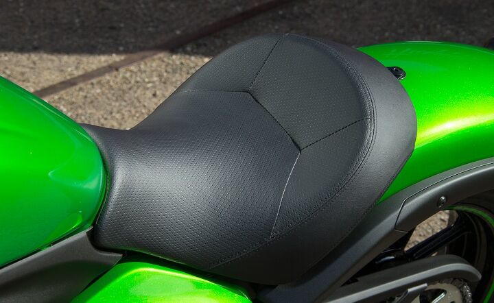 2015 kawasaki vulcan s abs first ride review video, This Mid Reach seat comes standard on the Vulcan S The Reduced Reach seat moves the rider 2 in forward while the Extended Reach moves the rider an inch rearward in addition to providing a slightly wider perch