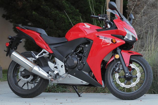 2013 beginner sportbike shootout part 2 video, The Honda CBR500R doesn t excel in any one area but the sum of its parts transforms it into one capable machine for a variety of shapes sizes and purposes