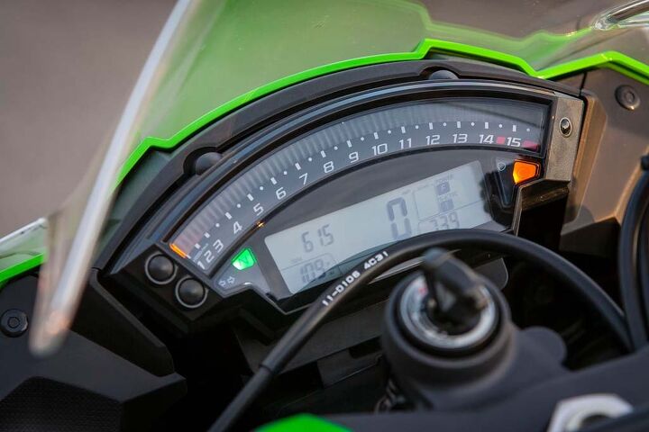 2015 six way superbike street shootout video, The ZX 10R s bar graph tach is colorful and easy to read but the LCD info window is on the smallish side