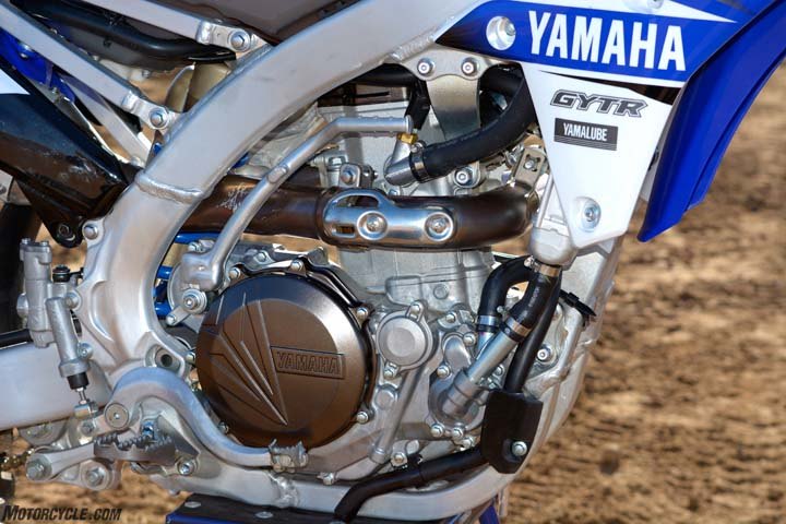 honda crf450r vs husqvarna fc450 vs kawasaki kx450f vs ktm 450 sx f vs suzuki, The Yamaha s DOHC engine is the class leader when it comes to torque 33 3 lb ft at 8000 rpm Peak horsepower is 53 3 at 9300 rpm
