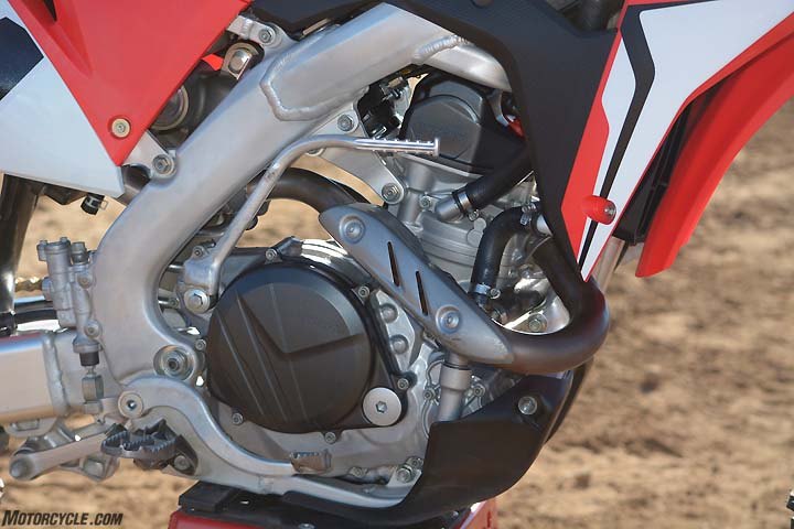 honda crf450r vs husqvarna fc450 vs kawasaki kx450f vs ktm 450 sx f vs suzuki, The CRF s Unicam Single attains its increased power via a new downdraft intake layout a new cylinder head and increased compression along with a more aggressive camshaft The Honda churned out 52 5 horsepower at 8900 rpm on the dyno