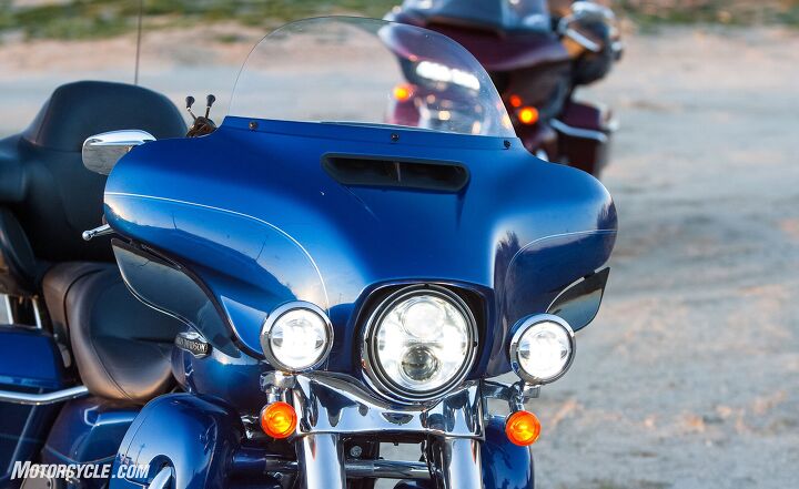 harley davidson fairing comparison ultra touring glide off, The Electra Glide s fork mounted fairing doesn t offer as much weather protection as the Road Glide due mostly to the space between the fairing and the chassis