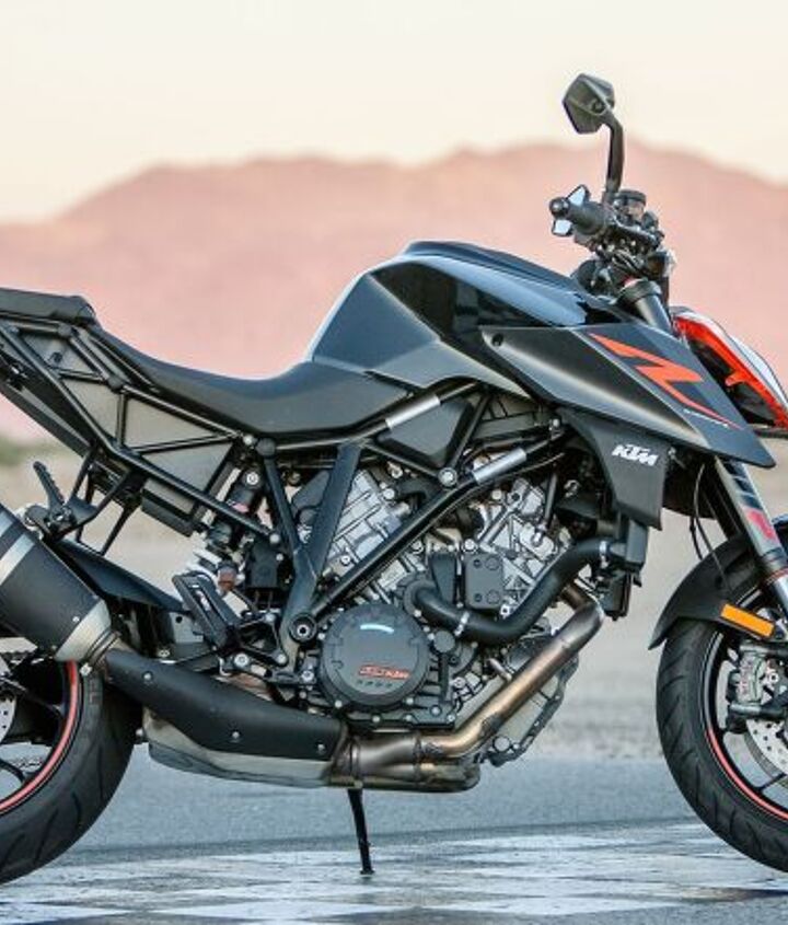 2017 supernaked streetfighter shootout, If stance was a motorcycle thang the big KTM would dominate