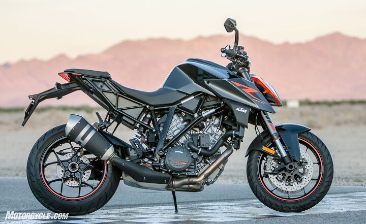 2017 supernaked streetfighter shootout, If stance was a motorcycle thang the big KTM would dominate
