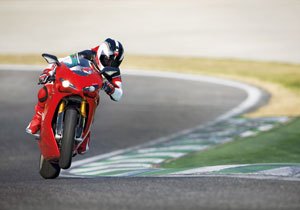 manufacturer ducati 2009 ducati 1198s review 87641, The elevation changes and blind corners of the new Algarve Motor Park track reminded Pete of Barber Motorsports Park
