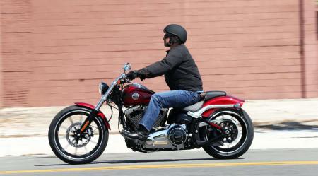 how to choosing the right type of motorcycle 91554, Forward mounted footpegs and a relatively low seat height are hallmarks of cruisers such as the Harley Davidson Breakout
