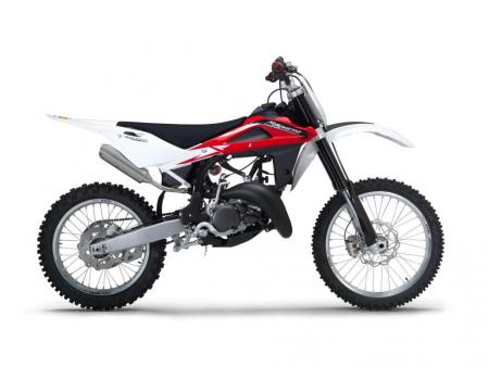 manufacturer 2012 husqvarna lineup review 91133, Husky s CR125 two stroke is incredibly light weighing just 203 pounds A 144cc big bore kit is included at no extra charge