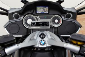 2012 bmw k1600gtl review motorcycle com, The GTL s cockpit is premium quality and provides loads of info