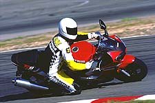 manufacturer year 2000 world supersport shootout 15648, Here s Jeff gettin down to business The R6 responds well to talented riders and riders like Jeff