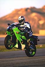 manufacturer year 2000 world supersport shootout 15648, Nigel doesn t like to wheelie The ZX 6R does Nigel learned to adapt