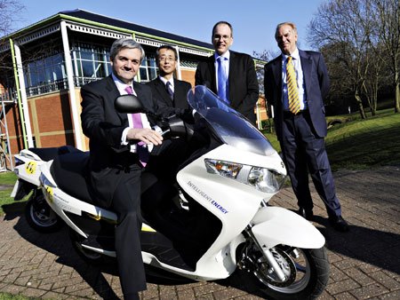 suzuki burgman fuel cell gets eu approval, British Secretary of State for Energy and Climate Change Chris Huhne sits on the Burgman Fuel Cell