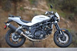 2011 hyosung gt650 vs suzuki gladius shootout motorcycle com, The Hyosung GT650 is a fairing less version of the sportier GT650R The 647cc 90 degree V Twin motivating the GT has similar architecture as the 650 in the Gladius SV650 However the Hyosung motor isn t as strong or refined as the Suzukis engine