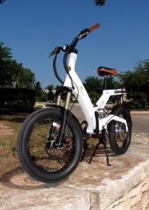 2010 ultramotor a2b metro review, A relaxed upright riding position helps you see over and around cars