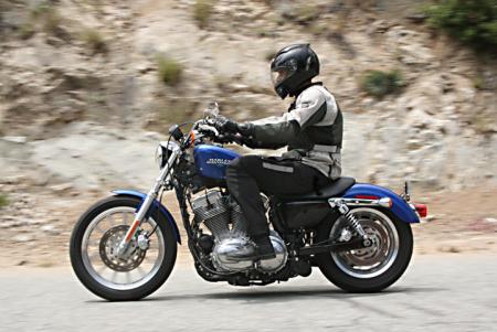 shootout 2010 honda shadow rs vs 2010 harley davidson 883 low, The H D readily drags its exhaust on right handed turns