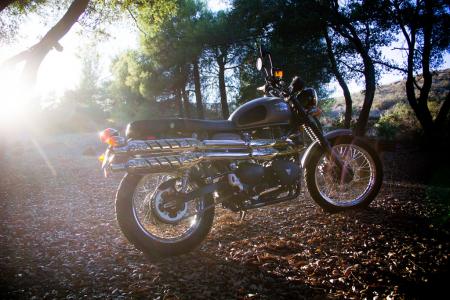 2012 triumph scrambler review motorcycle com, Triumph s Scrambler delivers a classic bike experience without the oil leaks and electrical gremlins that haunt owners of vintage machines